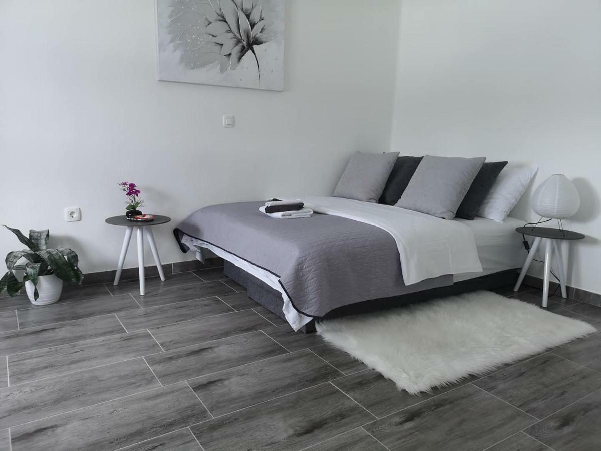 Pleasure 1 I 2 Zadar